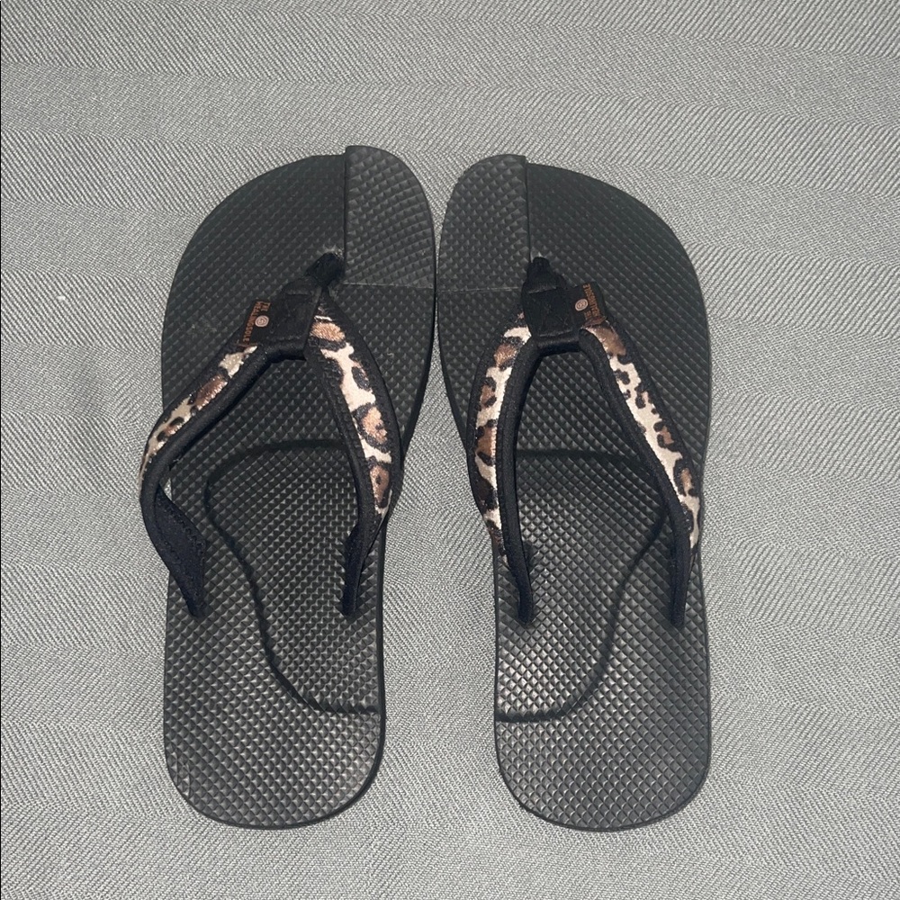 The Healing Sole women's Flip Flop with Leopard Print